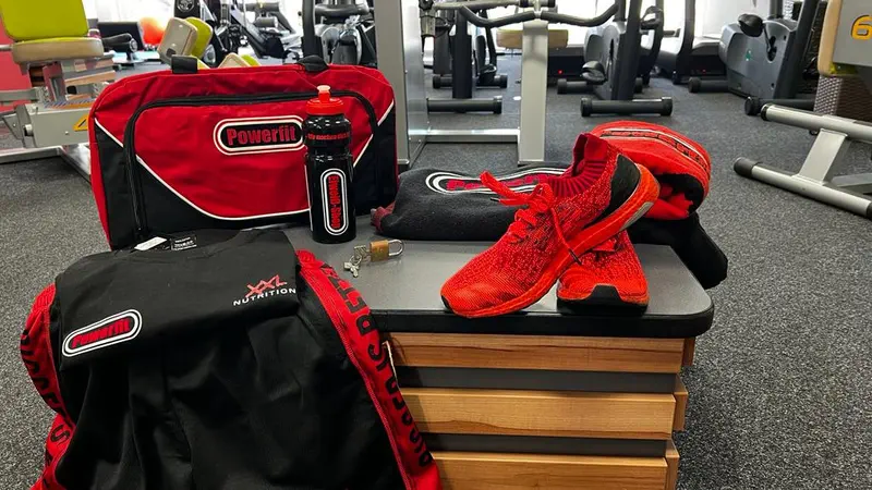 Was brauche ich im Fitnessstudio – Packliste und Essentials bei Powerfit